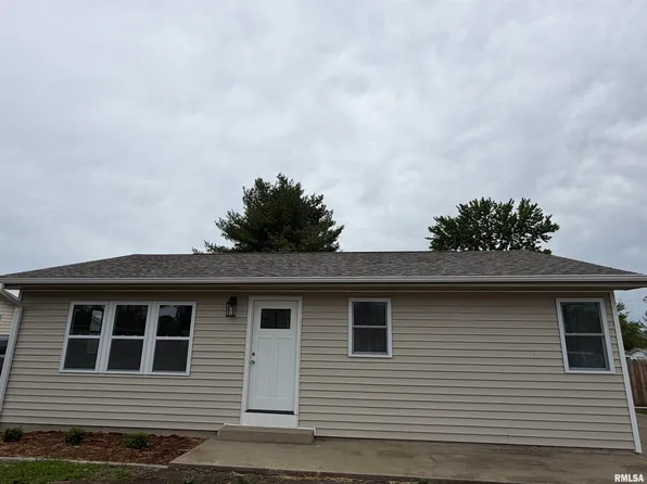 858 W Superior Ave, Jacksonville, IL 62650