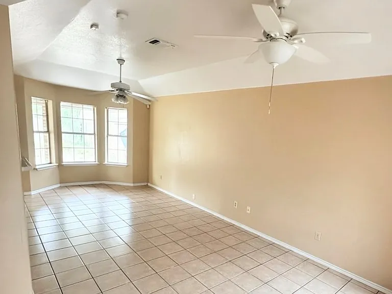 1472 Timber Valley Dr — Photo 4