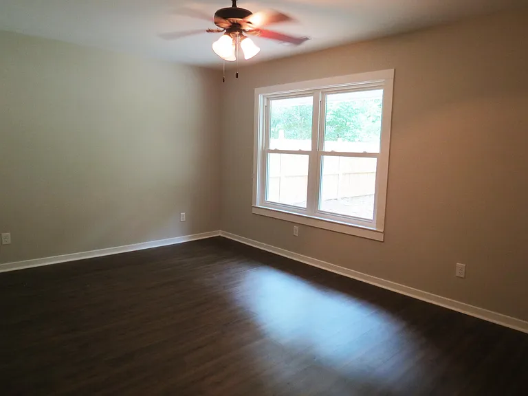1124 Honeysuckle Ct — Photo 14