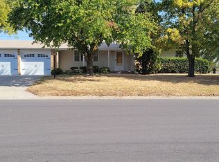 1324 12th St, Clay Center, KS 67432