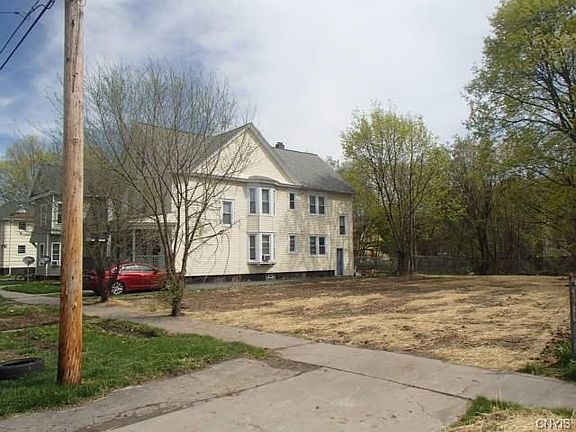 5th image of 121 Dearborn Pl