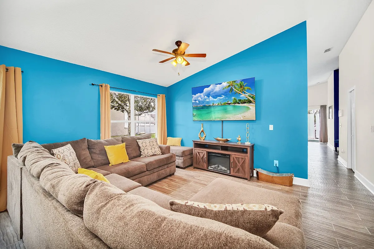 5 bed, 2596 sqft, $3,095 — Photo 4