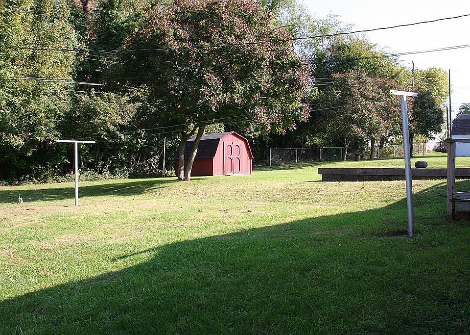 2nd image of 1304 W Memorial Dr