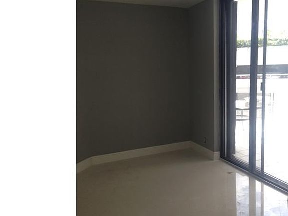 5th image of 3610 Yacht Club Dr APT 215