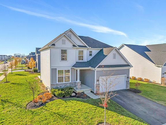 2nd image of 909 Peacock Dr