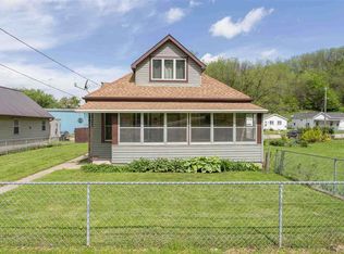 611 Peru Rd, Dubuque, IA 52001