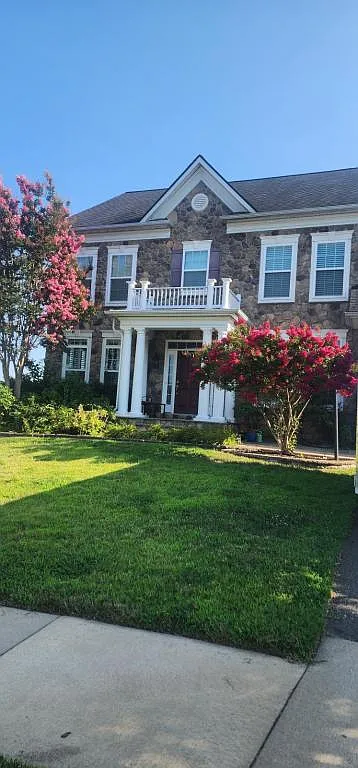 10 Columbia Way — Photo 1