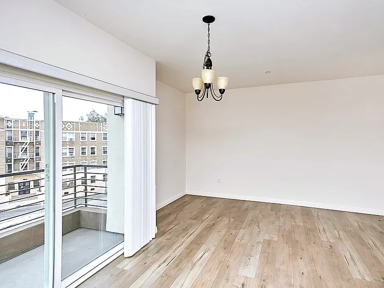 1167 S Hoover St #101 — Photo 14