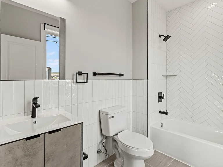 2624 Trenton Ave #206 — Photo 16