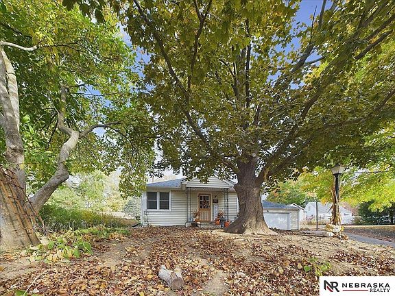 4th image of 910 12th Ave