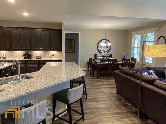 5th image of 426 Cottonwood Cir