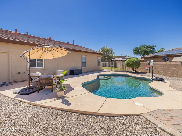 8241 N Stonehill Dr, Tucson, AZ 85743