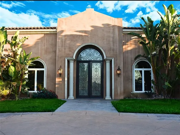 532 W Orange Heights Ln, Corona, CA 92882