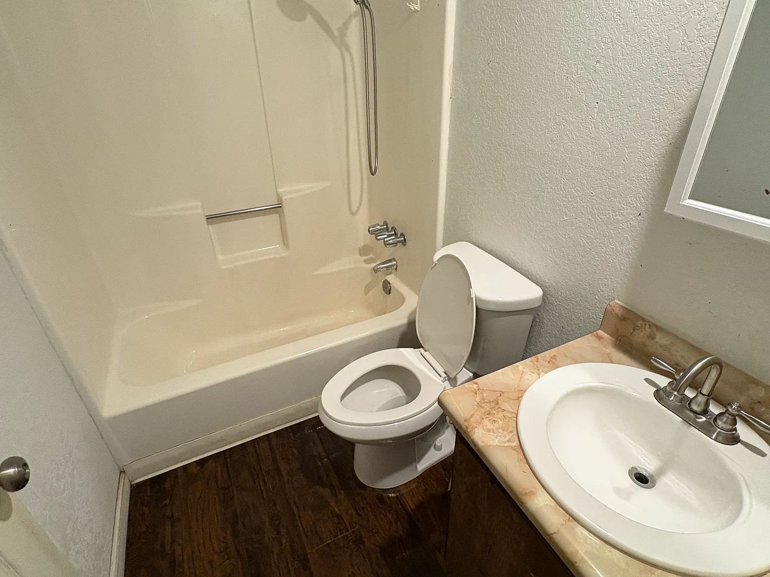 3 bed, 1332 sqft, $2,250 — Photo 4