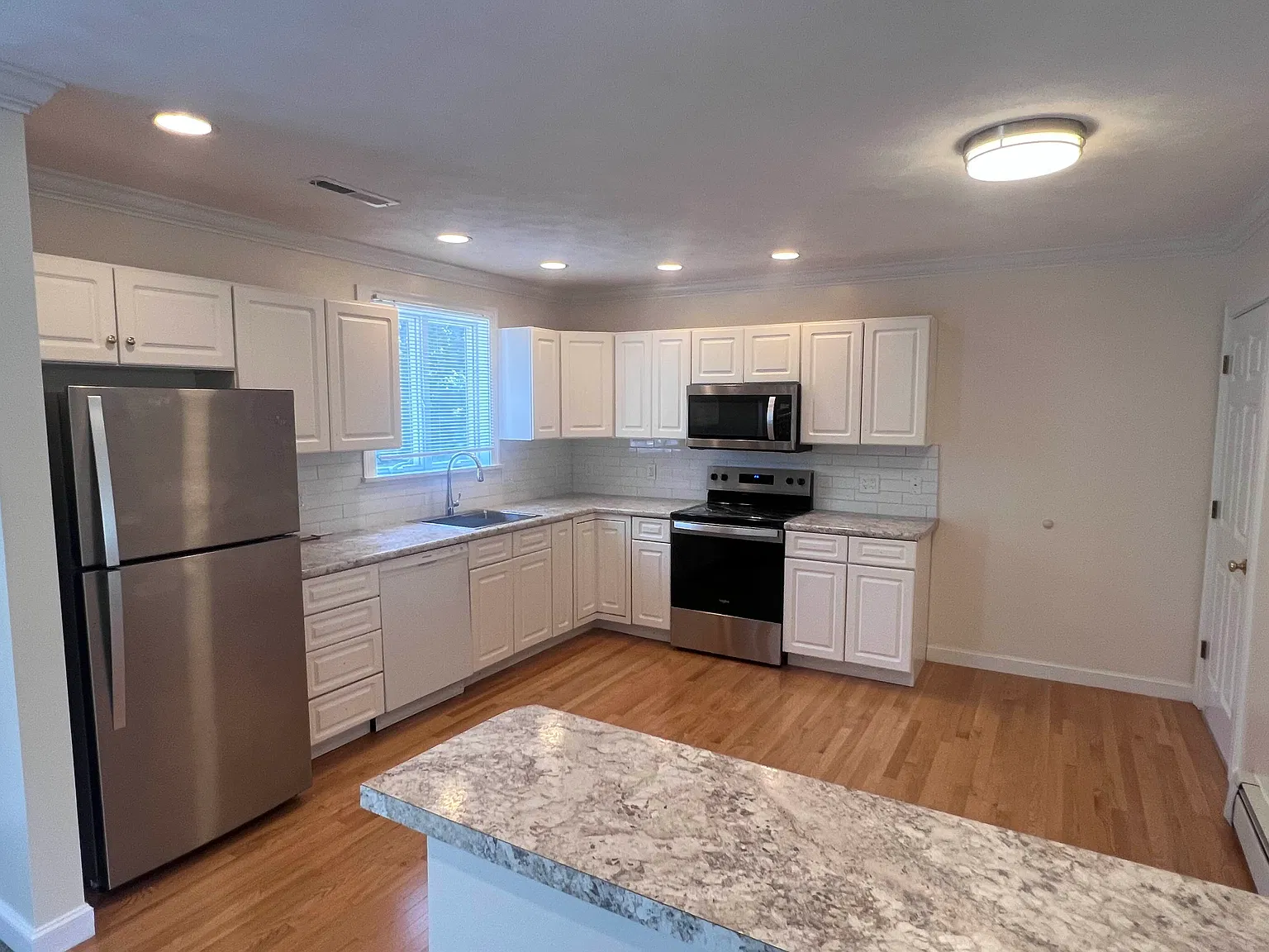 3 bed, 1.5 bath, 1568 sqft, $3,400 — Photo 3
