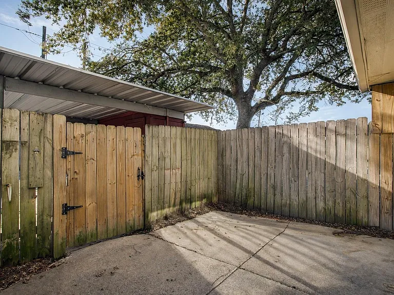 7902 Grove Ridge Dr — Photo 15