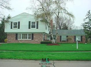 957 Portsmouth Dr, Troy, MI 48084