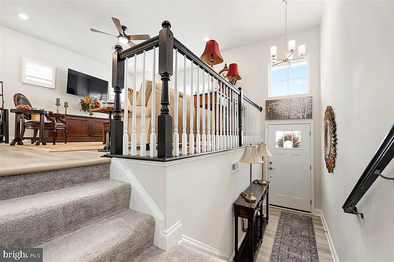 4 bed, 3.5 bath, 2371 sqft, $2,700 — Photo 3