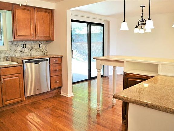 5th image of 7120 Dumbarton Pl