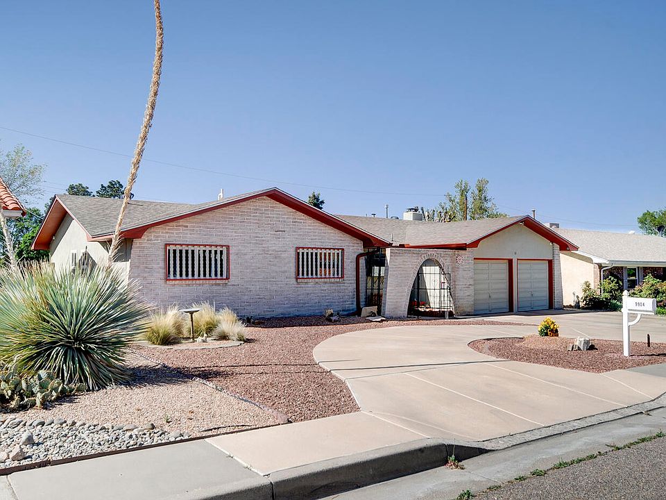 1st image of 9904 Dorothy Pl NE