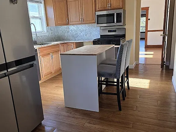 3 bed, 1.5 bath, 1400 sqft, $3,400 — Photo 1