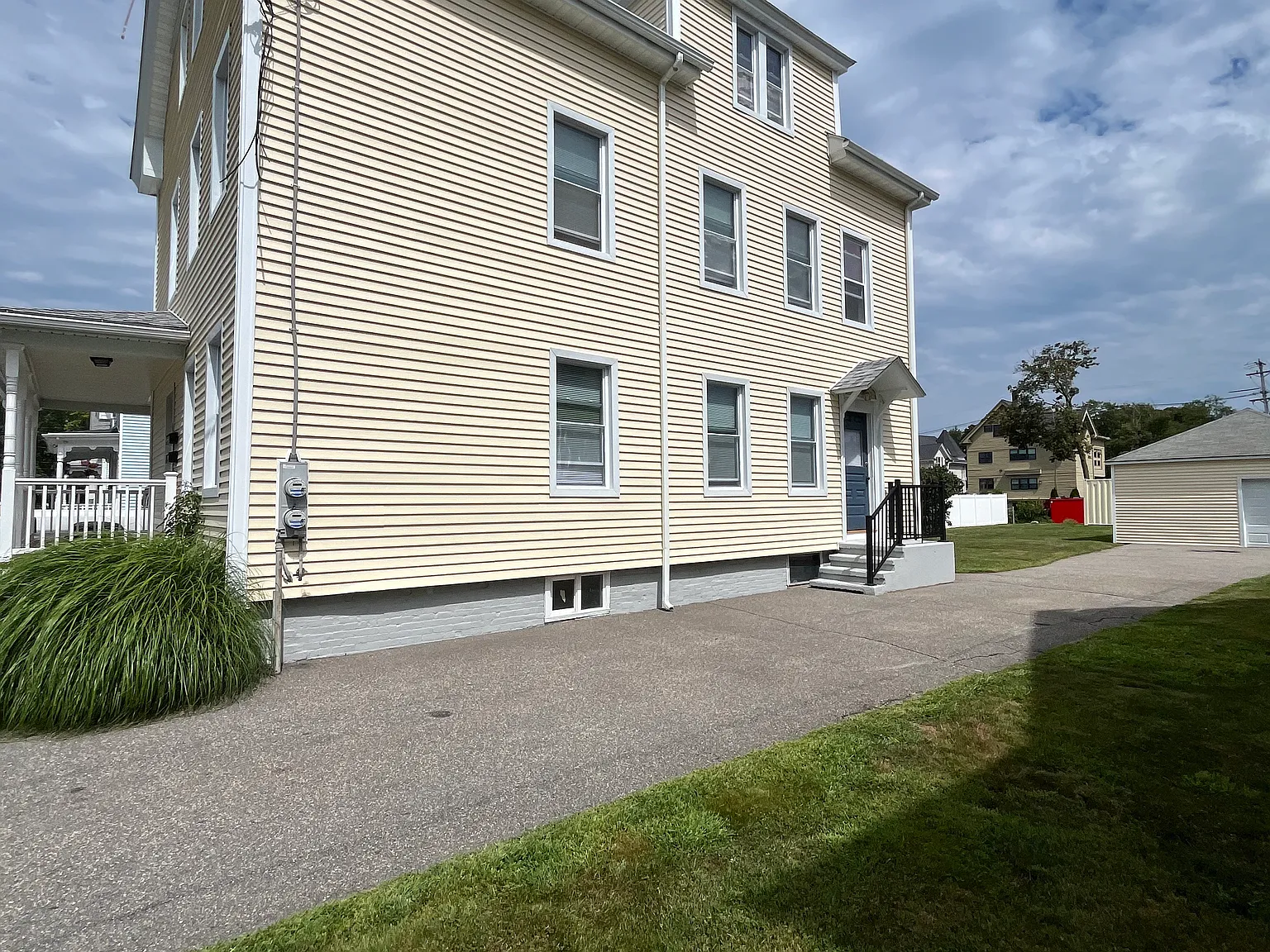 2 bed, 900 sqft, $2,100 — Photo 2