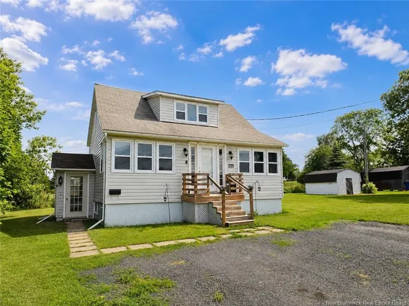 255 Church St, Bathurst, NB E2A 1J8