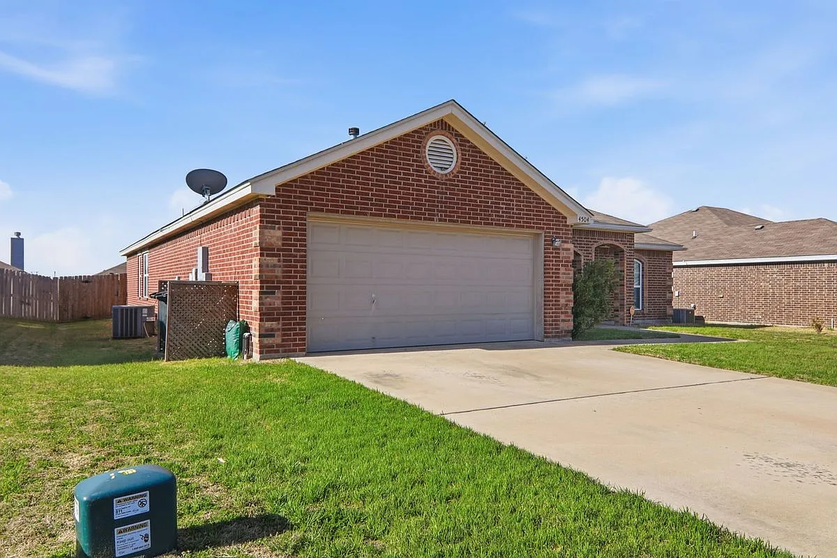 4 bed, 2.0 bath, 1895 sqft, $1,650 — Photo 3