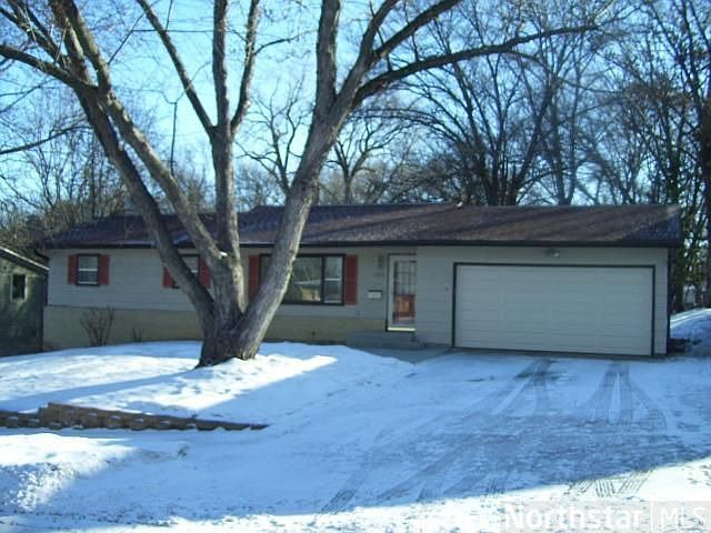 1st image of 1555 Woodland Dr