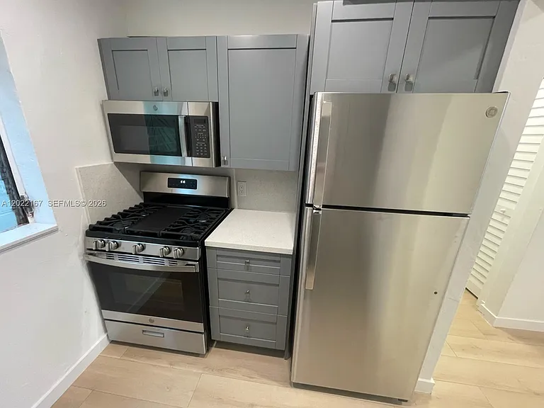 544 Michigan Ave #10 — Photo 4