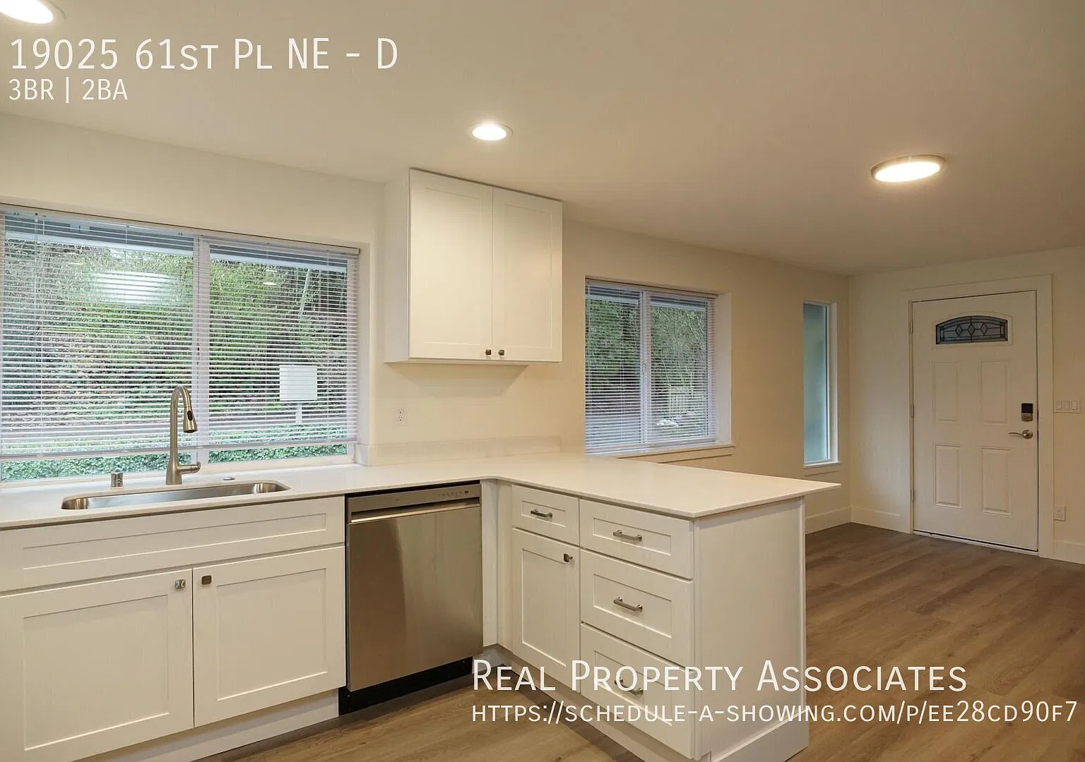 Newly Renovated Top Floor Three Bedroom Apartment with Private Balcony — Photo 1