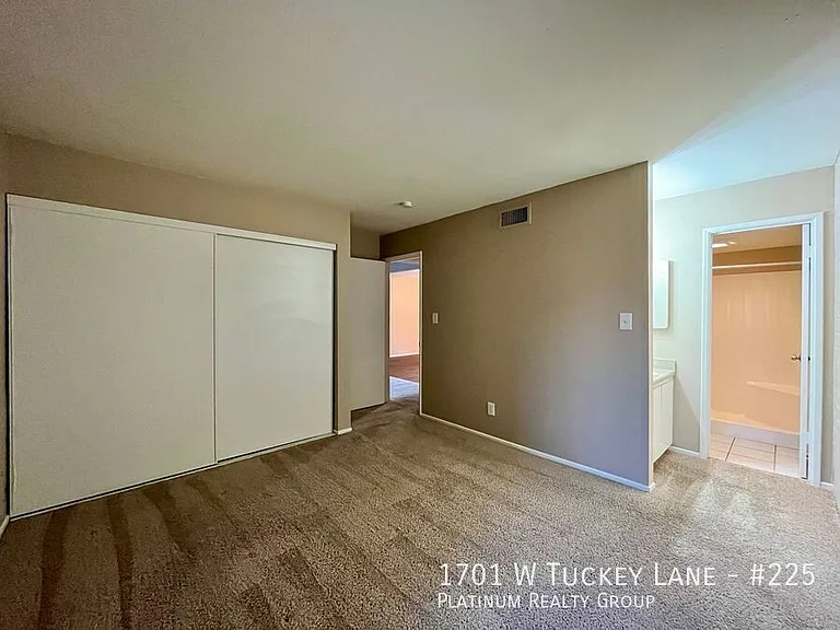1701 W Tuckey Ln #225 — Photo 4