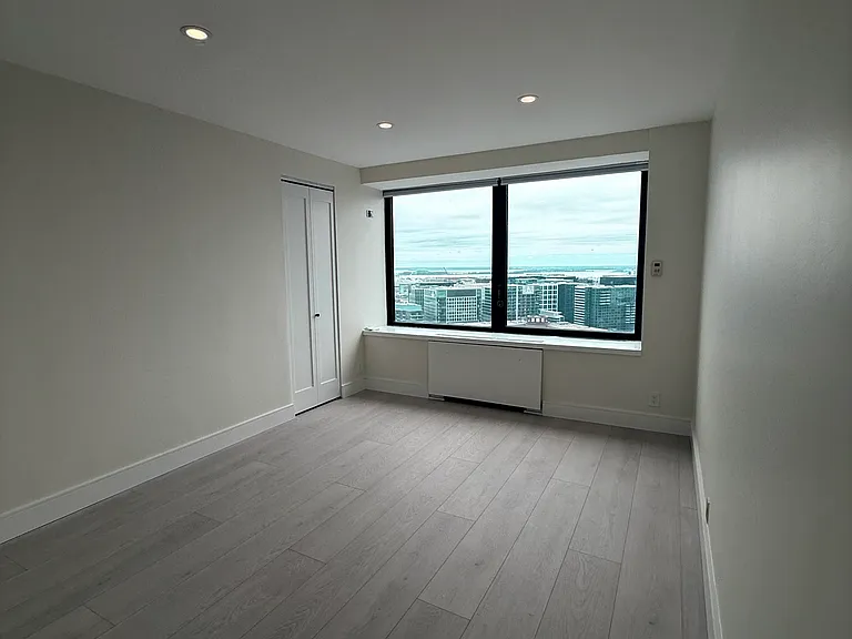 85 E India Row #38D — Photo 13