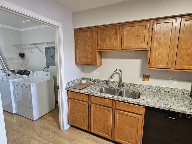 1132 Courtland Dr — Photo 9