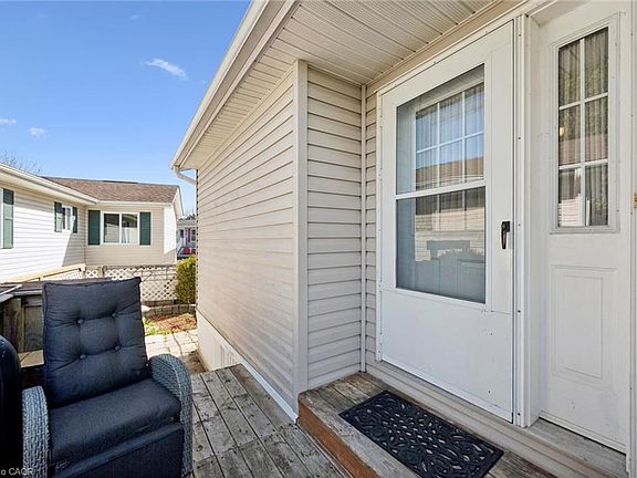 5th image of 27 Trillium Beach Rd