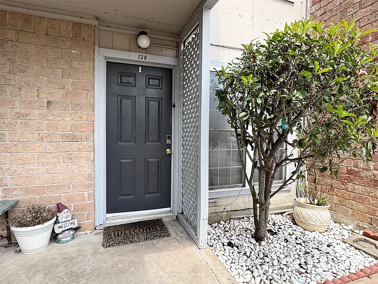 5550 N Braeswood Blvd #128 — Photo 2