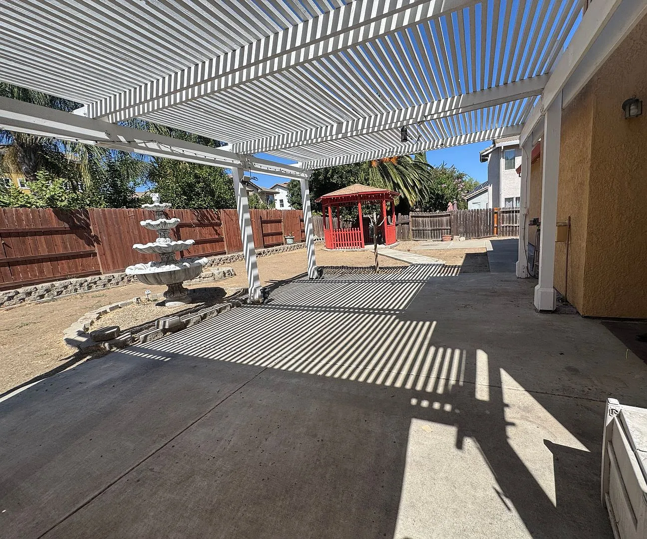 Spacious 6-Bedroom, 3.5-Bath Home Located on a Quiet Cul-de-Sac! — Photo 2