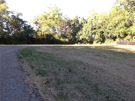 5th image of 2239 Chickering Ln