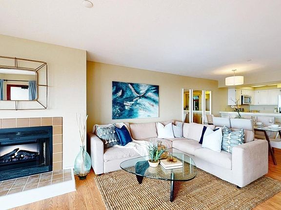 3rd image of 825 La Playa St APT 128