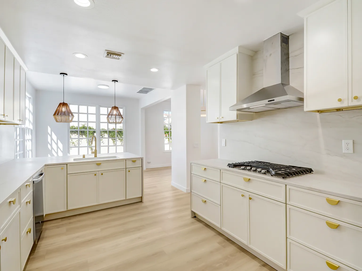 3 bed, 2425 sqft, $7,999 — Photo 3
