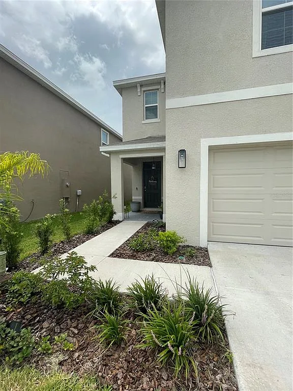 4 bed, 2.5 bath, 2260 sqft, $2,550 — Photo 2