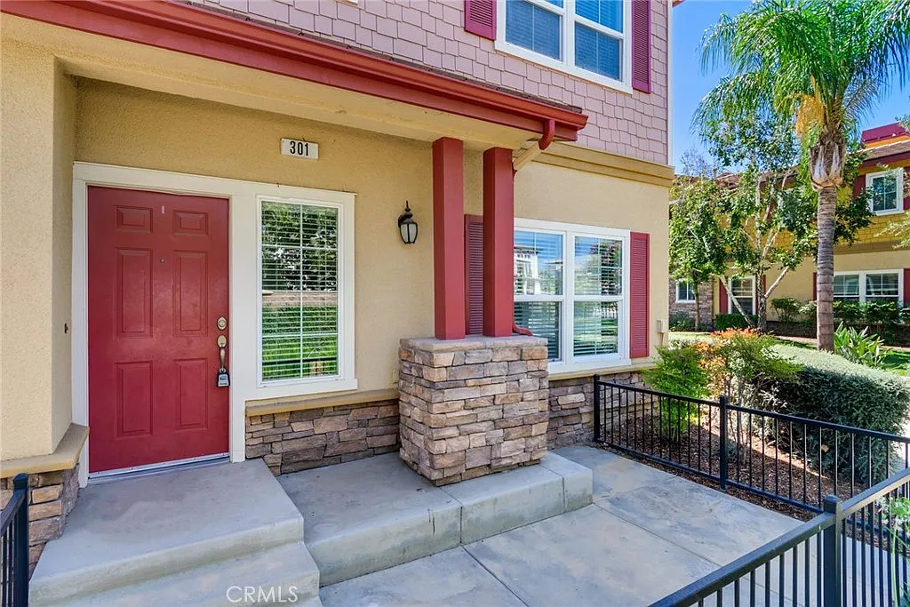 3 bed, 2.5 bath, 1693 sqft, $3,300 — Photo 2