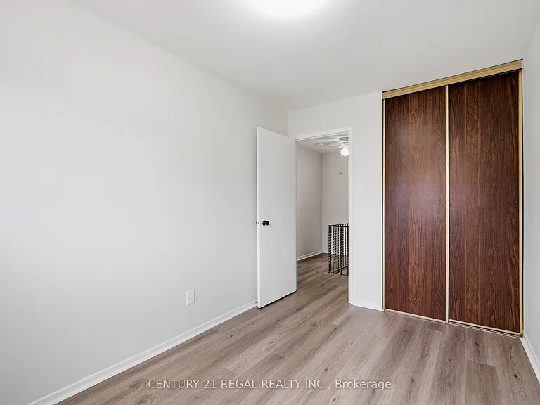 28 Newdawn Cres — Photo 22
