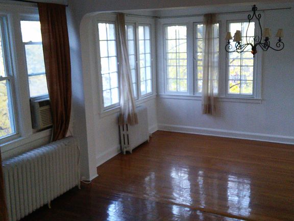 3rd image of 261 W 261st St