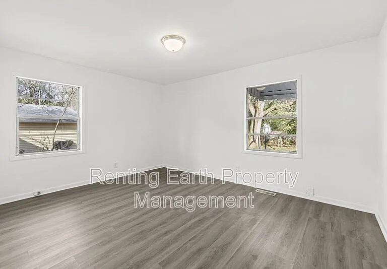 417 Athens Ave — Photo 5