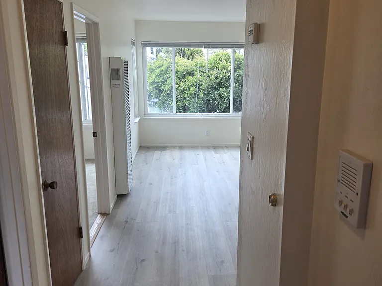 1040 Oak St #4 — Photo 1