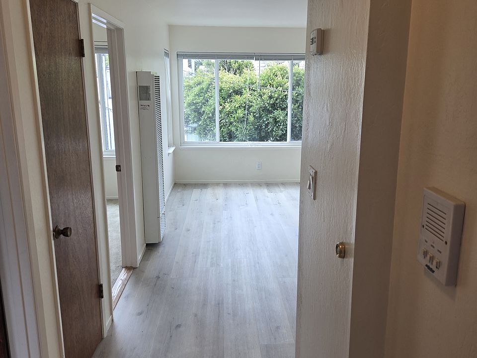 1st image of 1040 Oak St APT 4