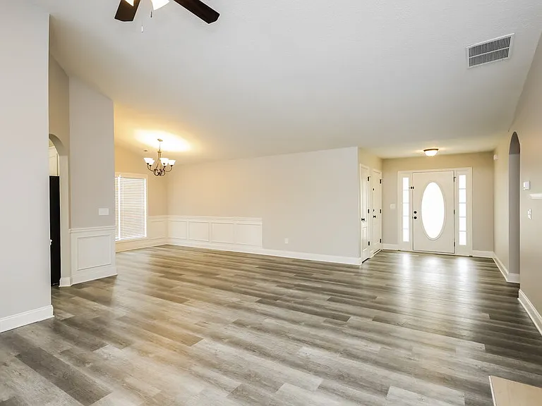 368 Embassy Dr — Photo 4