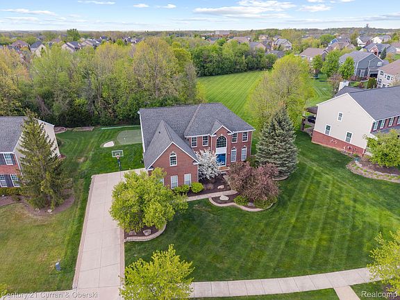 4th image of 23498 Prescott Ln W