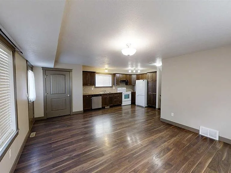 11246 A 75a Ave #A — Photo 5